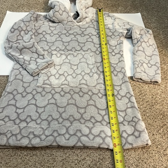 ✅Mickey Mouse Gray Faux Fur Hoodie Disney Long sleeve Pullover Tunic Women’s M - Picture 9 of 13